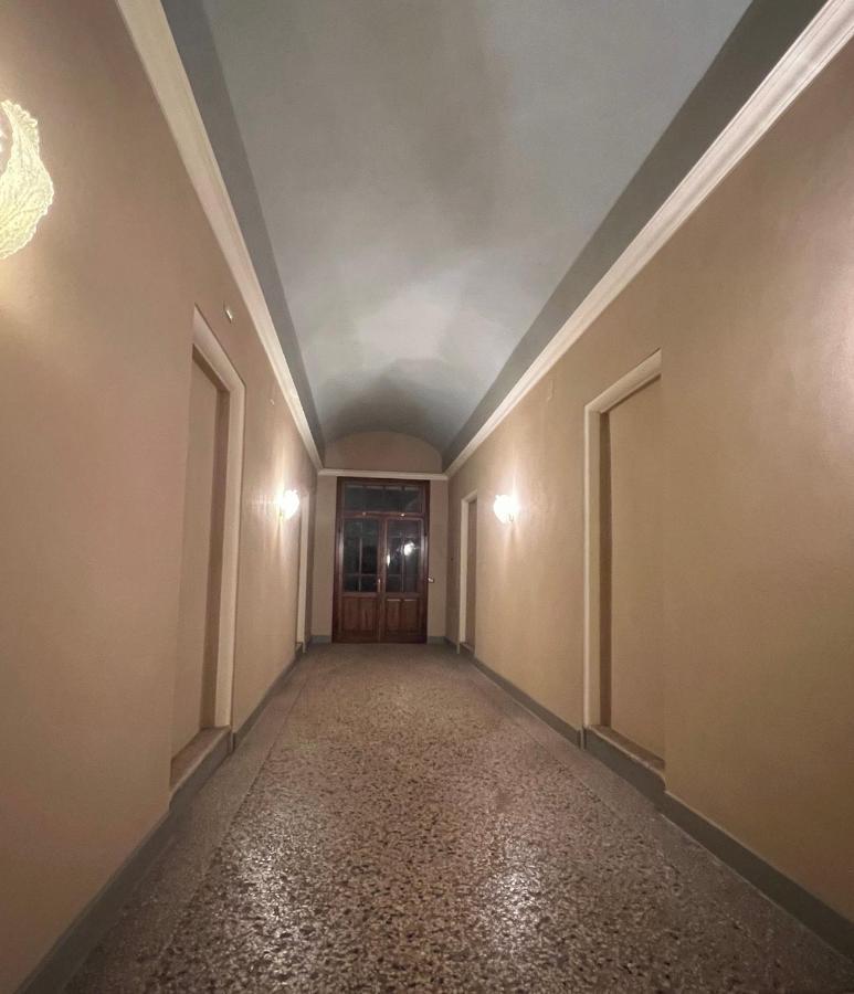 דירות מירנדולה Grande Stanza Matrimoniale In Palazzo Signorile מראה חיצוני תמונה